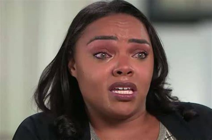 Aaron Hernandez tearfully told mom he was gay before prison suicide, brother says
