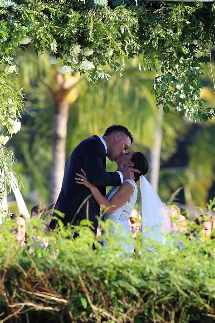 Aaron Judge and Samantha Bracksieck's pre-wedding photos in Maui