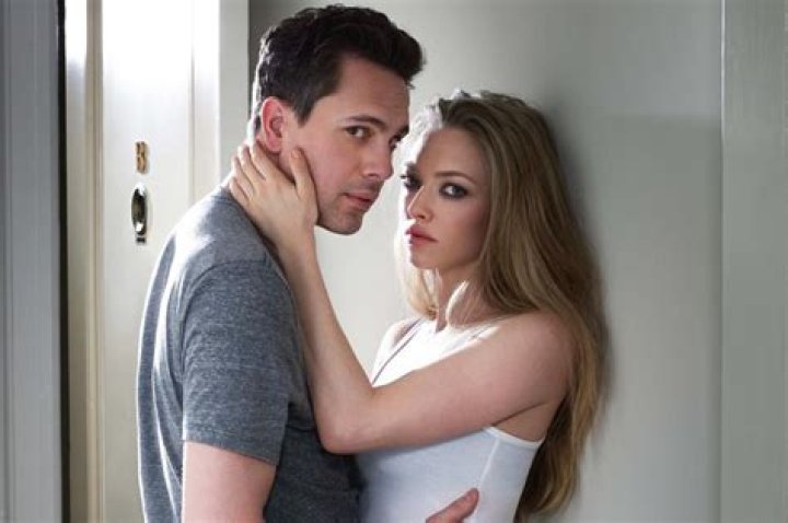 Amanda Seyfried makes a winning (and briefly topless) New York stage debut