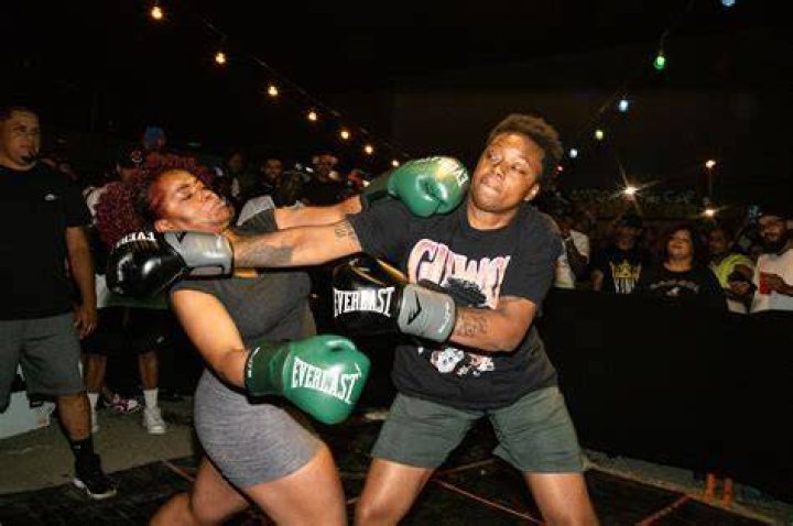 Bronx street boxing aims to end shootings with booze and booty