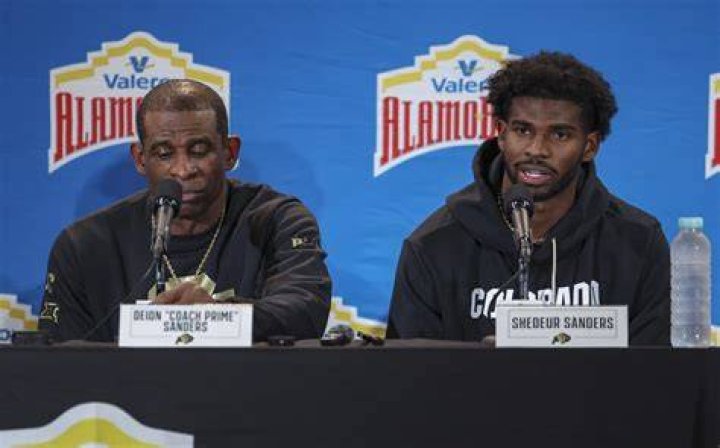 Deion Sanders' Colorado stomps on Oregon logo prior to game