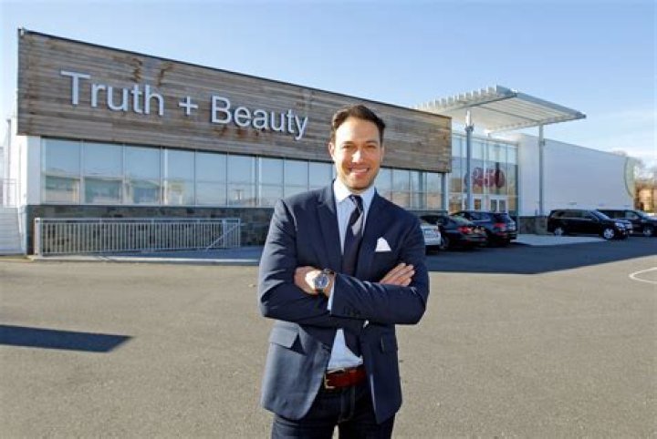 Eric Villency’s luxe LI shopping center