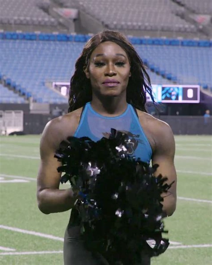 Former NFL cheerleader in bloody MMA fight
