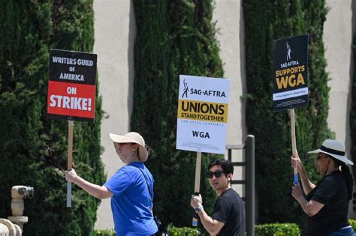 Hollywood actors extend contract talks, temporarily averting strike