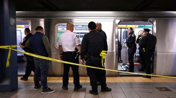 Innocent bystander wounded in gang shootout at NYC subway station 'in a lot of pain,' sister says
