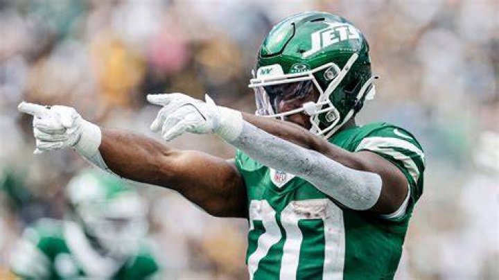 Jets' Breece Hall looked like old self in injury return