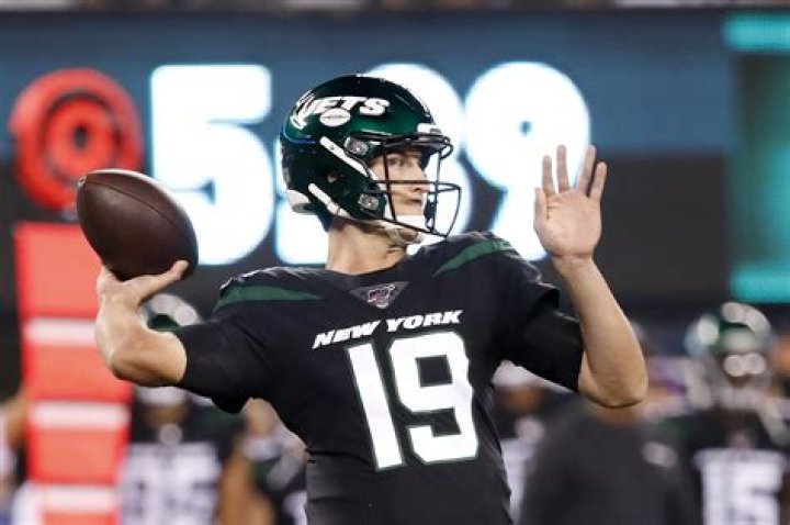 Jets sign veteran Trevor Siemian as Zach Wilson struggles