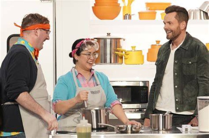 Joel McHale investigates ‘Crime Scene Kitchen’