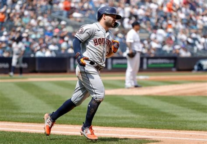 Jose Altuve inks five-year, $125 million Astros extension
