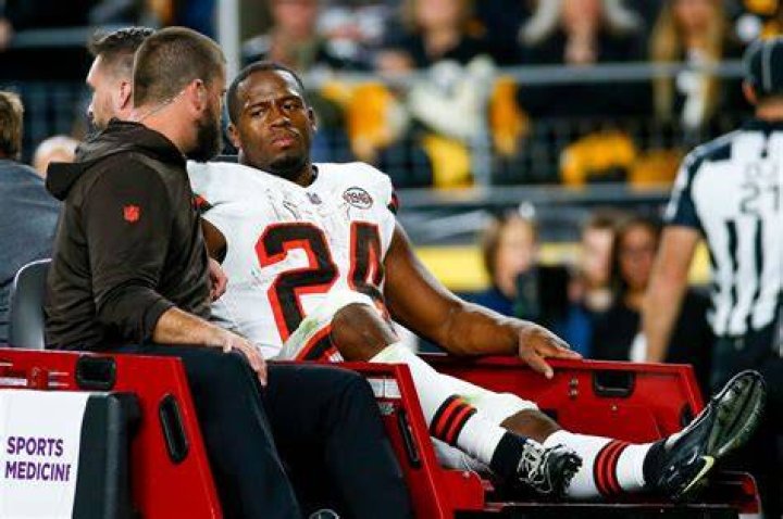 Kareem Hunt signs with Browns after devastating Nick Chubb injury