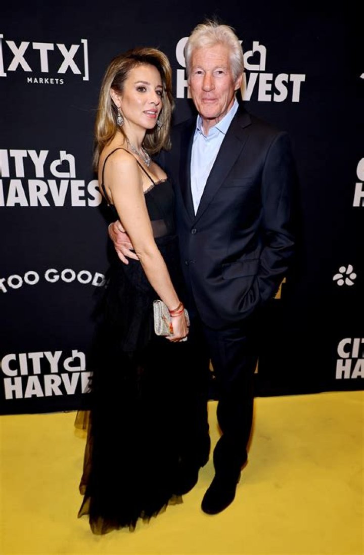 Kevin Costner's wife says she'll 'enter the workforce' after child support cut in half