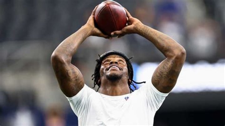 Lamar Jackson reacts to Adam Schefter's $200M Ravens offer report