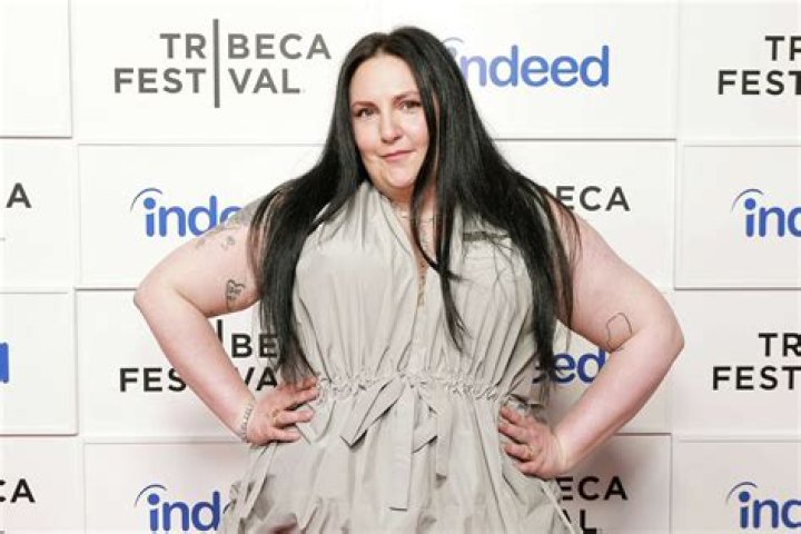Lena Dunham’s idea on how to fight guns is pretty stupid