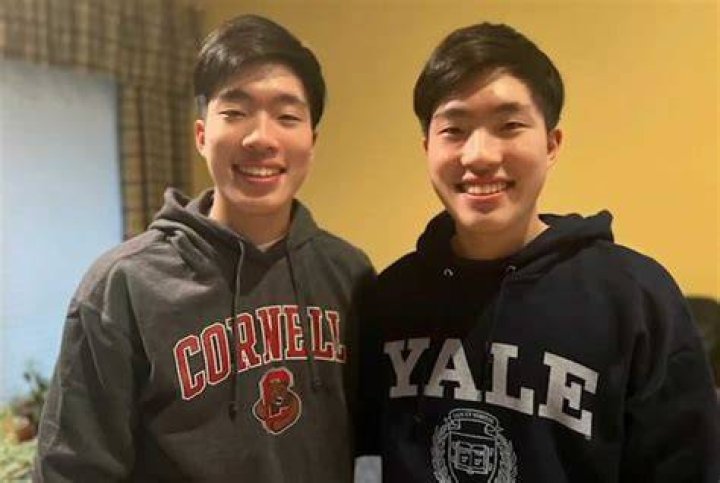 Long Island twin brother, Devon and Dylan Lee, earn high school valedictorian and salutatorian