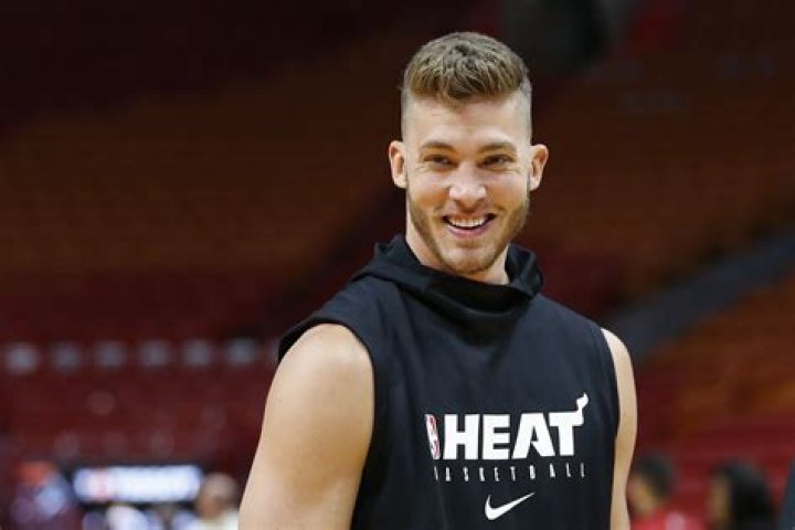 Meyers Leonard signing with Bucks after anti-Semitic slur