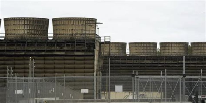 Minnesota nuclear plant shuts down for leak, residents worry