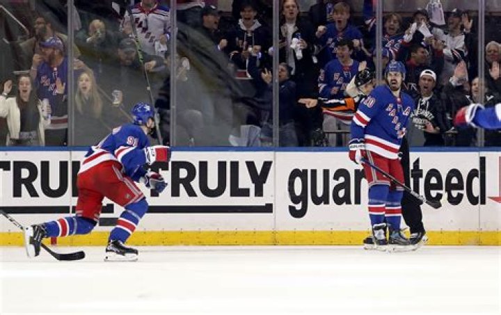 NHL playoffs live updates and score