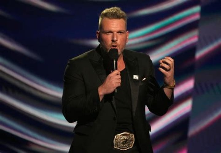 Pat McAfee blasts Skip Bayless at ESPYs for Damar Hamlin tweet