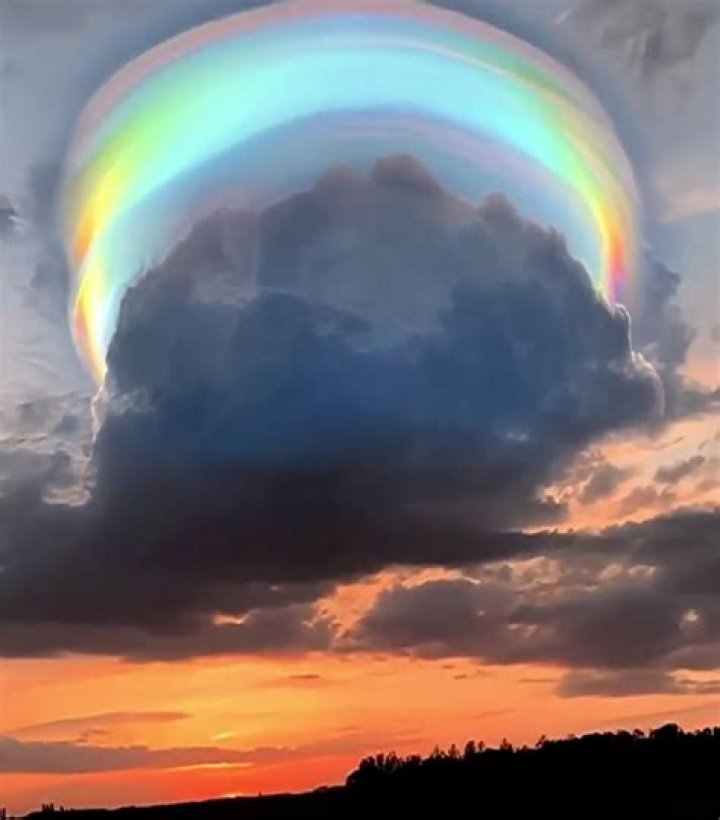 Rare, mysterious 'rainbow cloud' stuns internet
