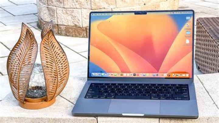 Save over $500 on this refurbished MacBook Pro laptop