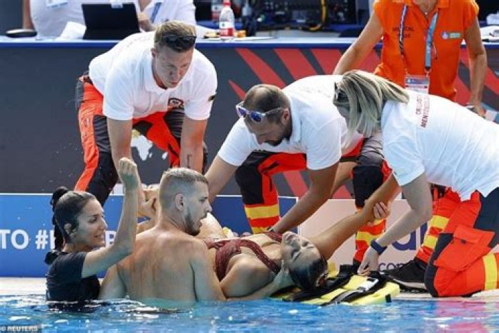 US swimmer rescued by coach after fainting in pool